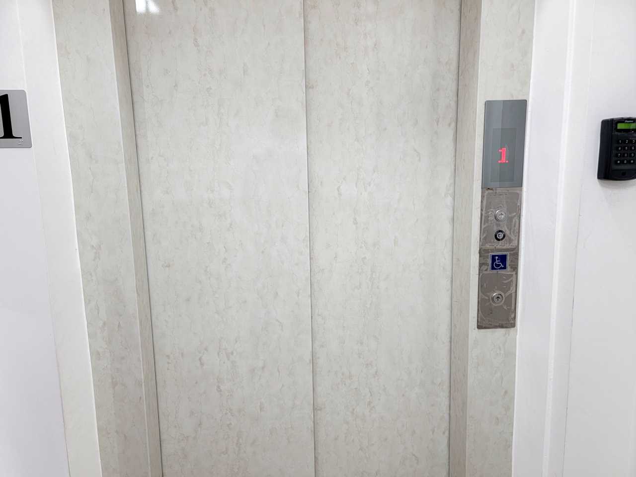電梯門扇介紹,電梯開門有哪些方式?