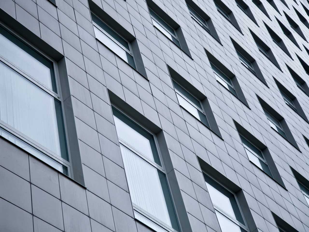低碳建築常用節能技術如高性能外牆保溫系統可降低15-30%空調能耗！
